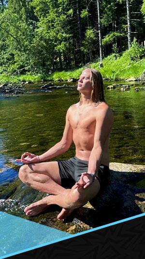 باليوجا في النهر.. هالاند يستعد للموسم الجديد